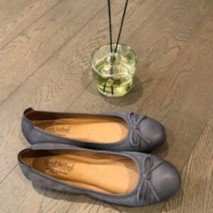 Josef Seibel Casual Leather Slip On Shoes Ballet Style Med Blue Size 39 NWOT